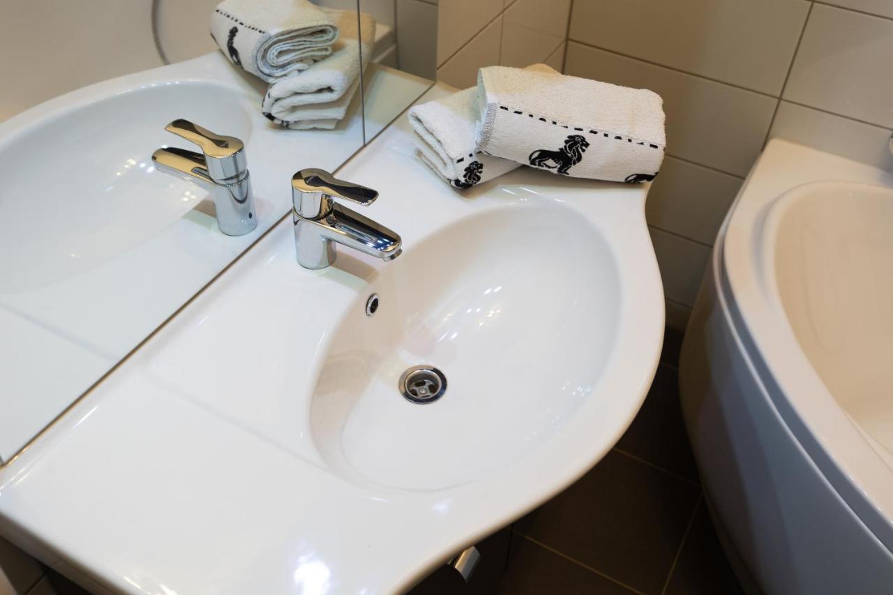 Wiky'S Apartman With 3Bathrooms Budapest Ngoại thất bức ảnh